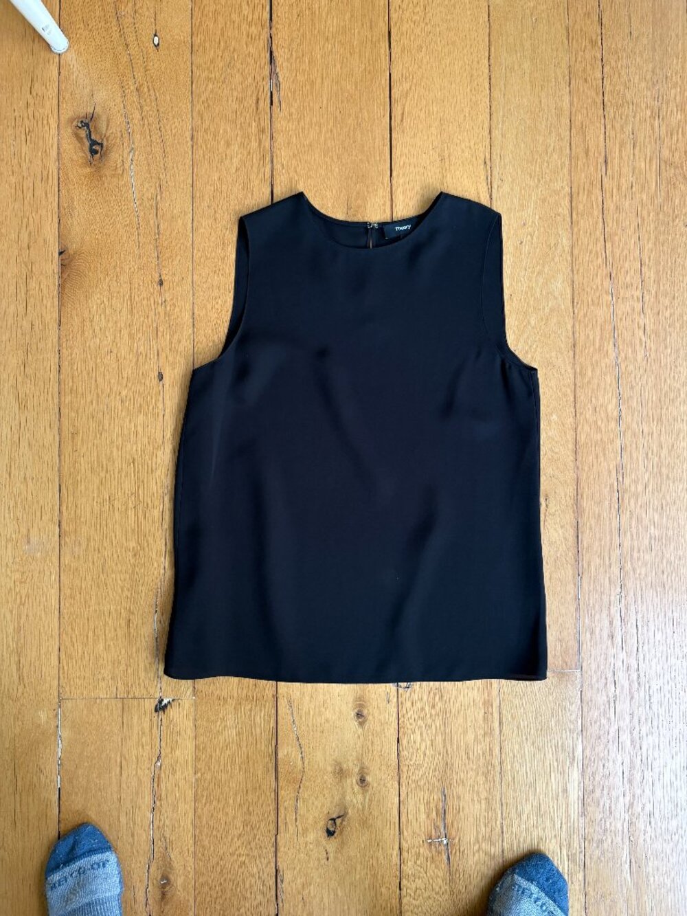 Theory Shell Top in Silk Georgette 100% Size Small Black